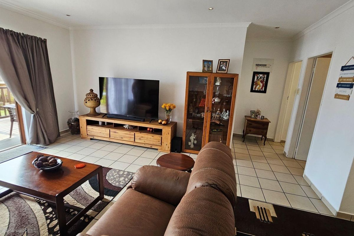 Superb, spacious 2 bedroom Townhouse on the market in a tranquil Eco Estate - Photo 5