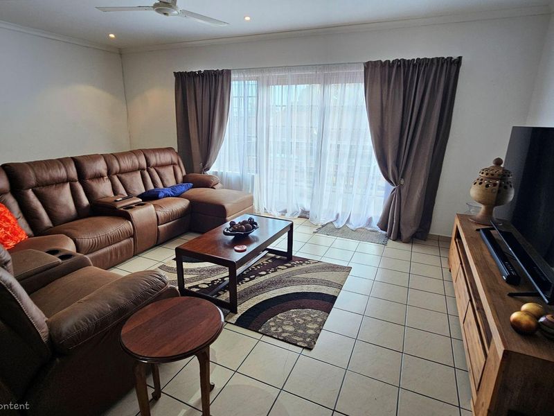 Superb, spacious 2 bedroom Townhouse on the market in a tranquil Eco Estate - Photo 4