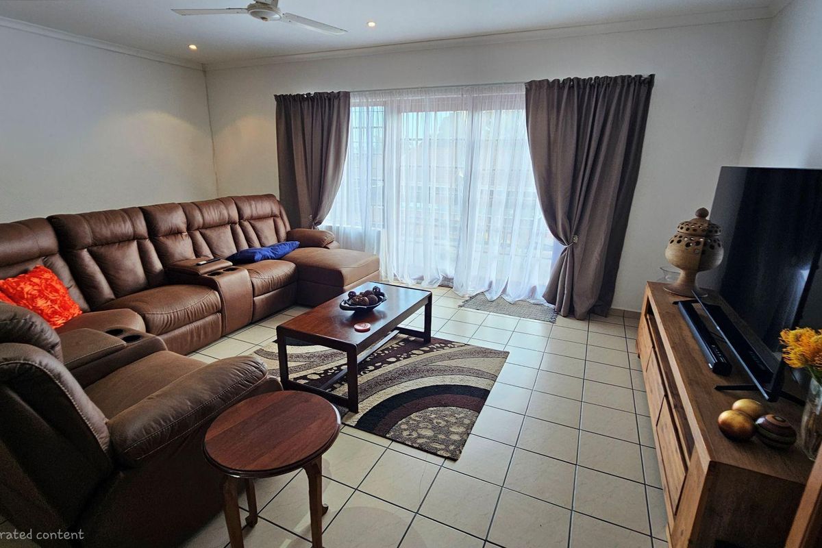 Superb, spacious 2 bedroom Townhouse on the market in a tranquil Eco Estate - Photo 4