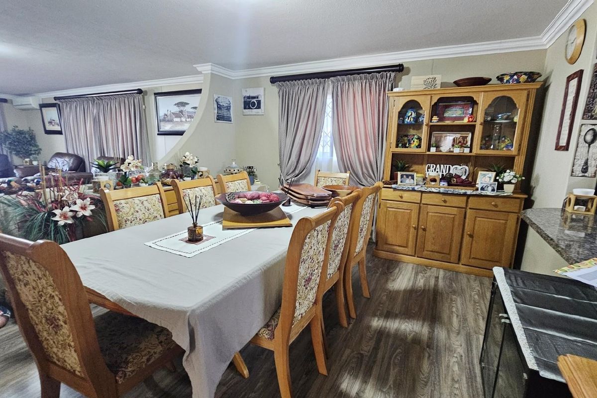 Spacious Apartment For Sale in Margate, KwaZulu Natal - Photo 5