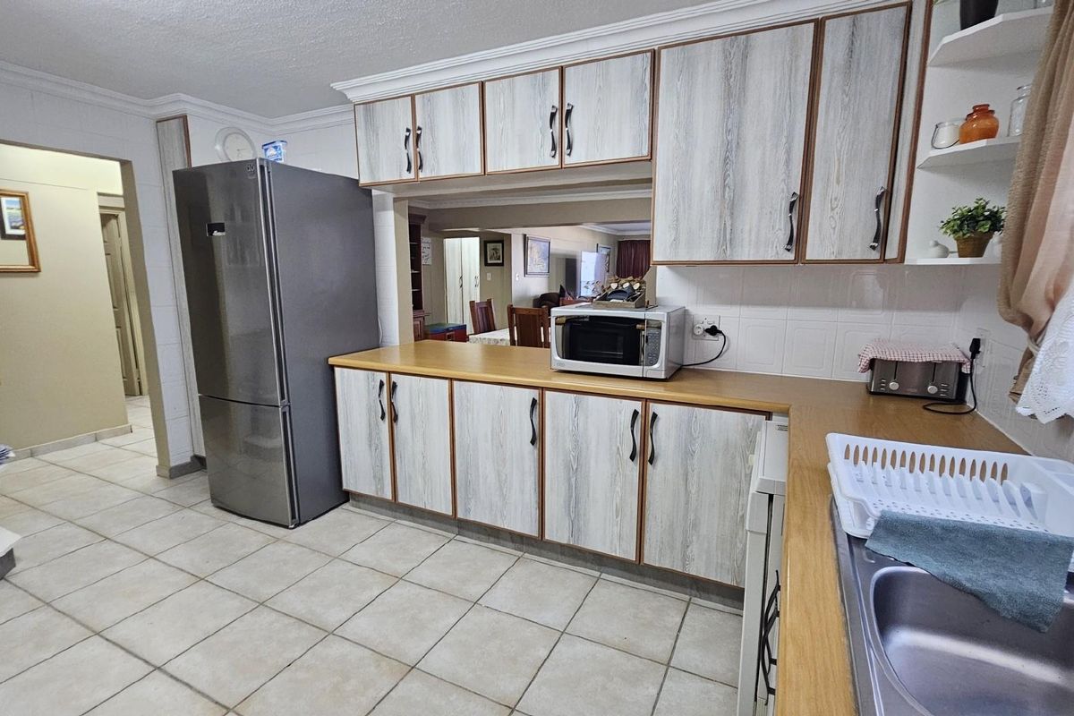 Apartment For Sale in Margate, KwaZulu Natal - Photo 4