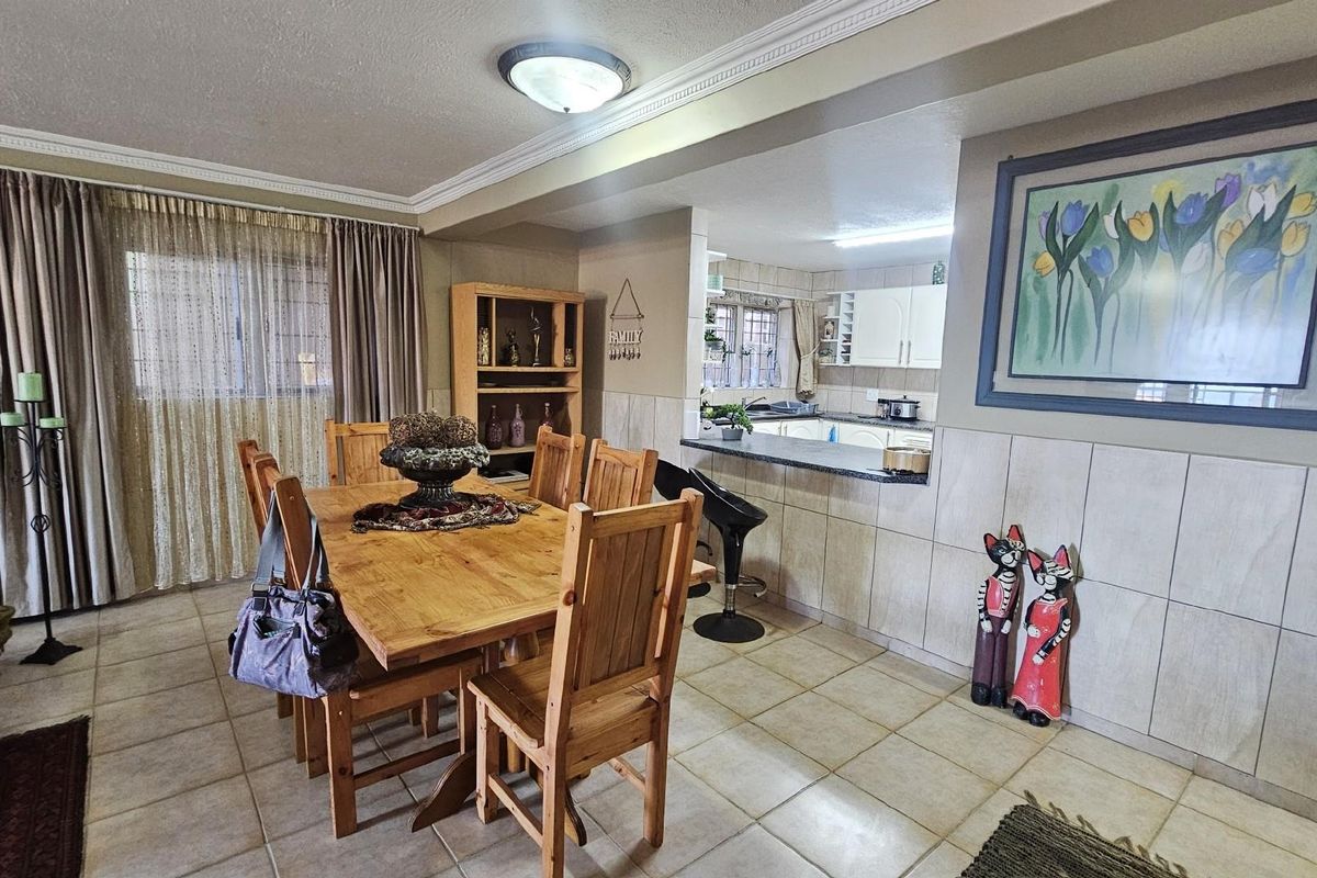 Expansive Coastal Living - 4 Bedroom Residence with Private Pool - Photo 5