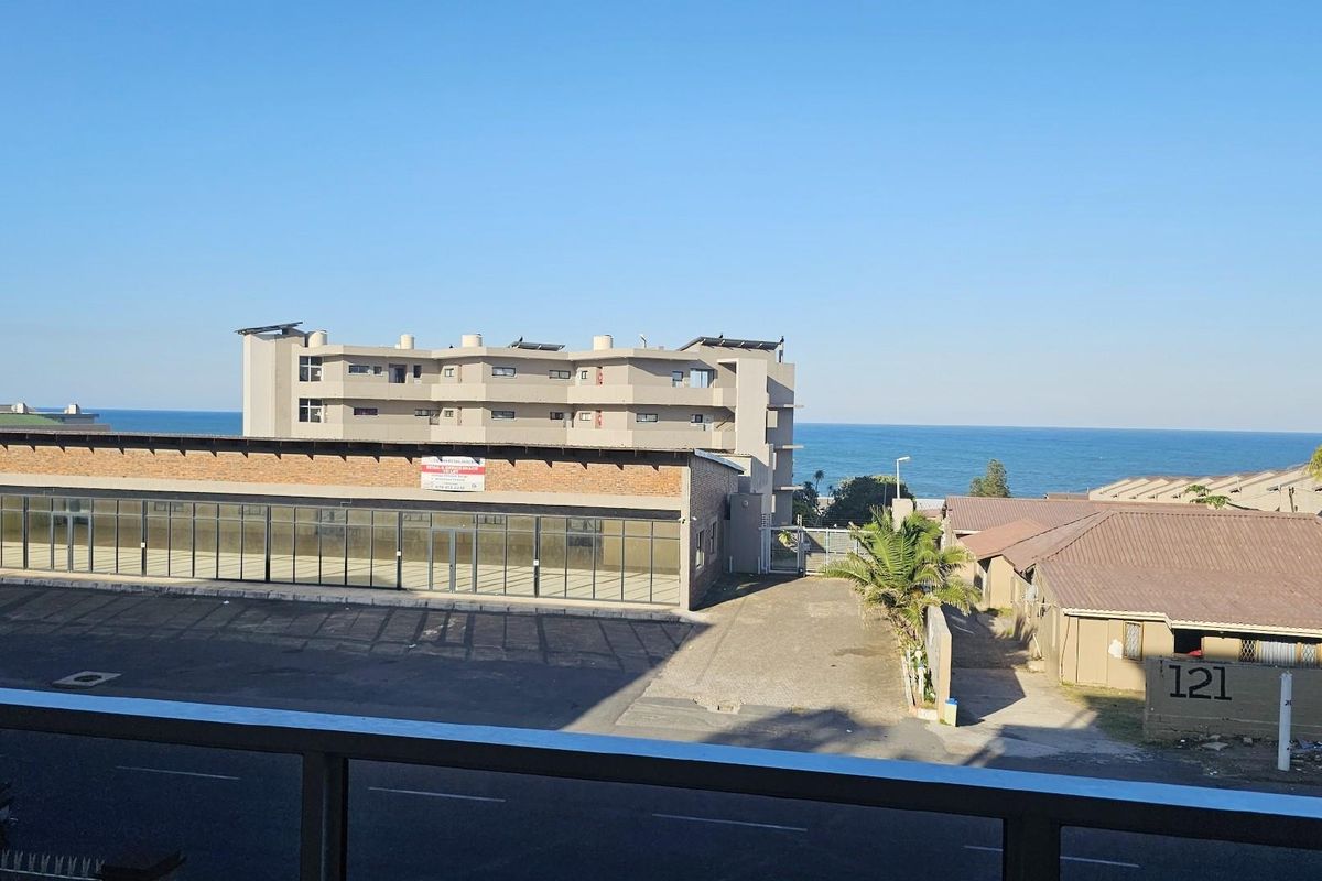 Expansive Coastal Living - 4 Bedroom Residence with Private Pool - Photo 2