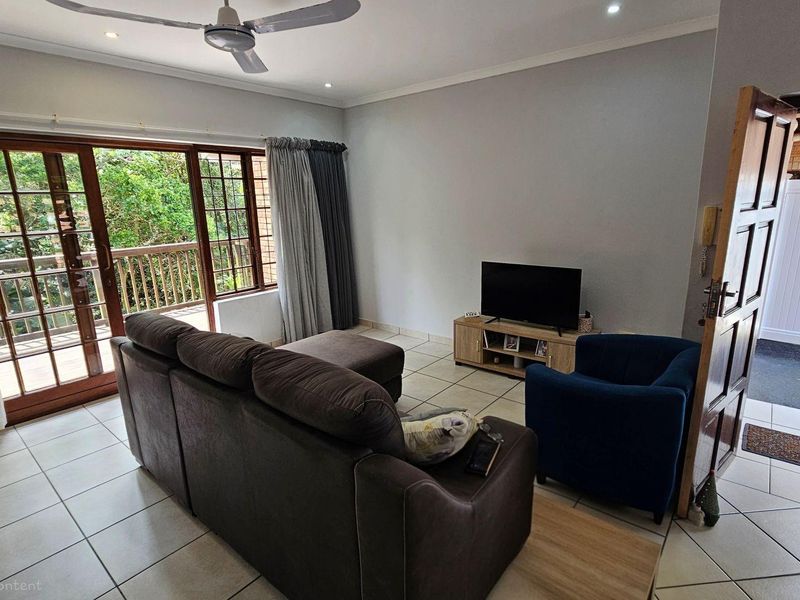 Beautiful tranquil 2 bedroom Townhouse For Sale in a Picturesque Eco Estate - Photo 3