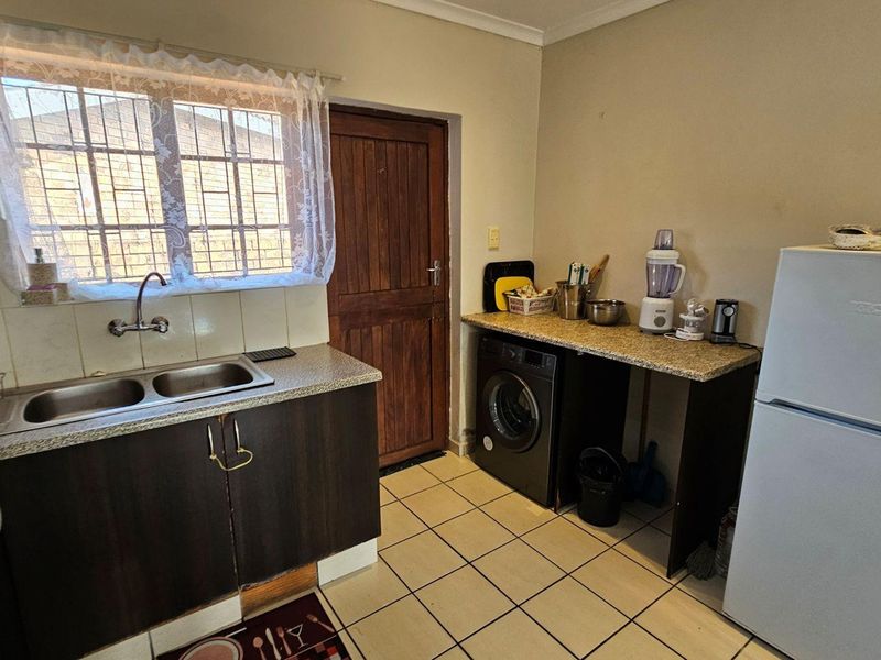 Lovely 2 bedroom Townhouse in a beautiful Eco Estate in Margate - Photo 8