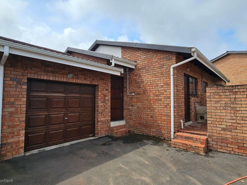 Lovely 2 bedroom Townhouse in a beautiful Eco Estate in Margate - Photo 2