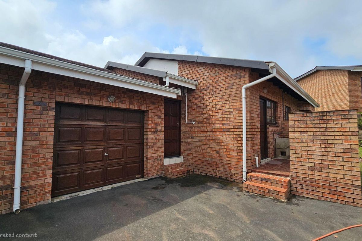 Lovely 2 bedroom Townhouse in a beautiful Eco Estate in Margate - Photo 2