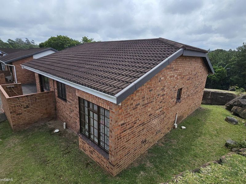 Lovely 2 bedroom Townhouse in a beautiful Eco Estate in Margate - Photo 4