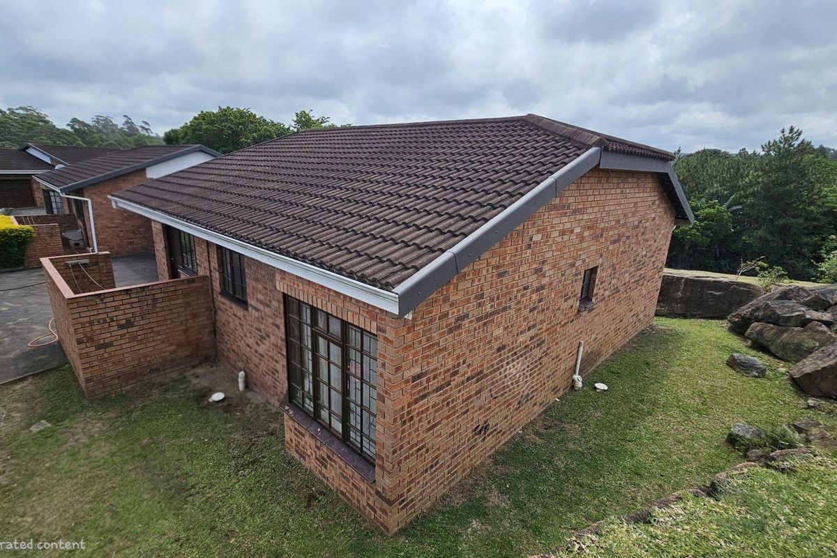 Lovely 2 bedroom Townhouse in a beautiful Eco Estate in Margate - Photo 4