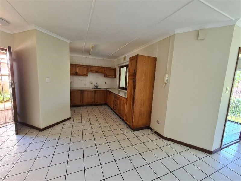 3 Bedroom Apartment For Sale in Margate, KwaZulu Natal - Photo 2