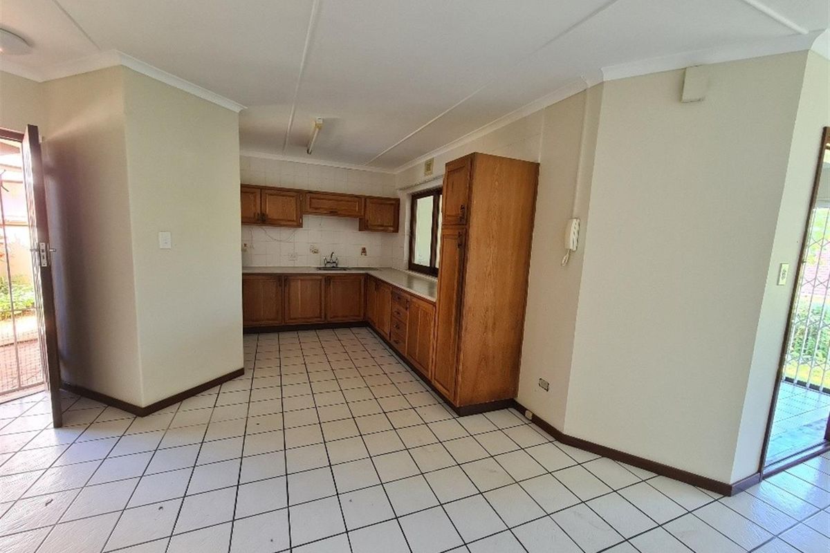 3 Bedroom Apartment For Sale in Margate, KwaZulu Natal - Photo 2