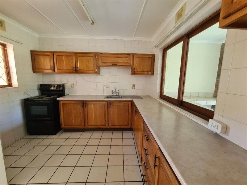 3 Bedroom Apartment For Sale in Margate, KwaZulu Natal - Photo 3