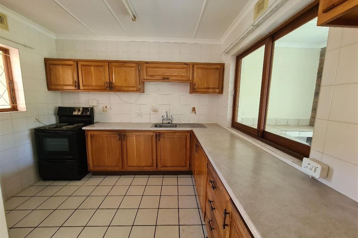 3 Bedroom Apartment For Sale in Margate, KwaZulu Natal - Photo 3