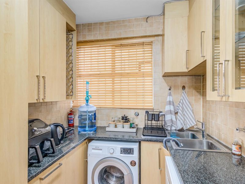 Lovely 2 bed 2 bath with gas stove, inverter, water back-up and magnificent views. - Photo 6