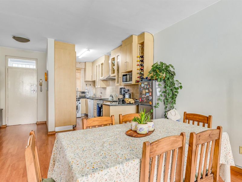 Lovely 2 bed 2 bath with gas stove, inverter, water back-up and magnificent views. - Photo 3