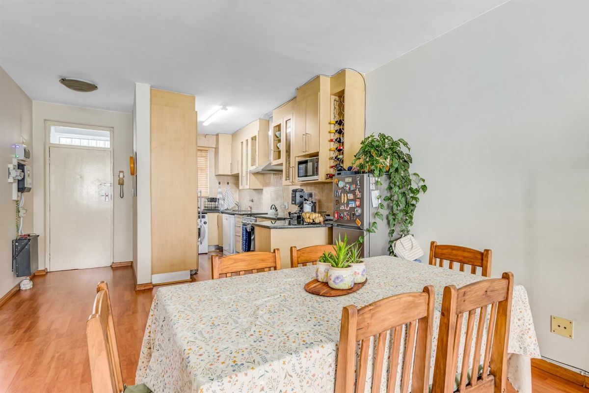 Lovely 2 bed 2 bath with gas stove, inverter, water back-up and magnificent views. - Photo 3