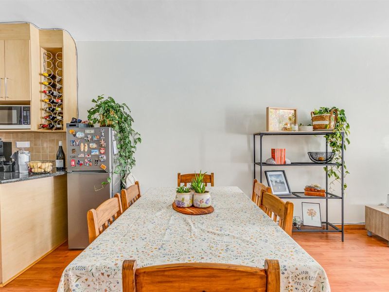 Lovely 2 bed 2 bath with gas stove, inverter, water back-up and magnificent views. - Photo 8