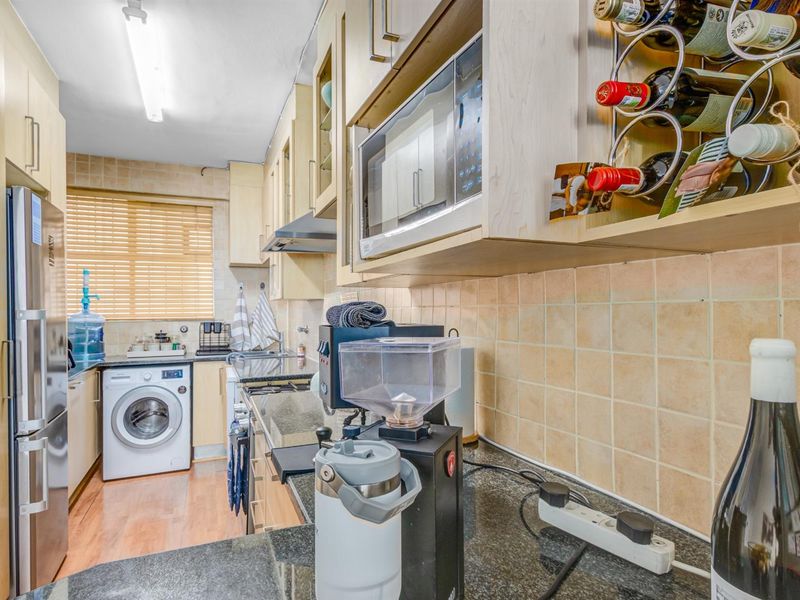 Lovely 2 bed 2 bath with gas stove, inverter, water back-up and magnificent views. - Photo 4