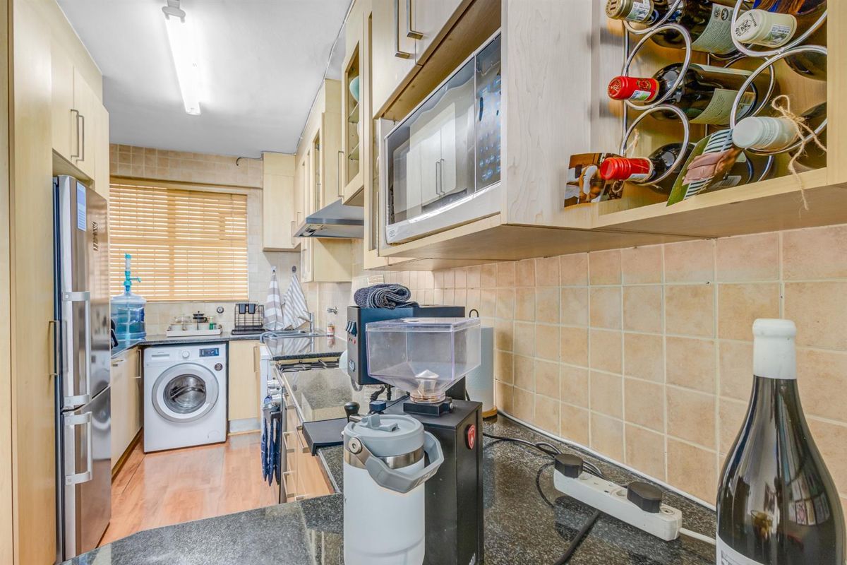 Lovely 2 bed 2 bath with gas stove, inverter, water back-up and magnificent views. - Photo 4