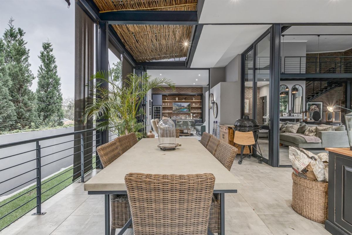 5bed 4bath beautiful home in a Boomed Enclave for Sale in Bryanston - Photo 4