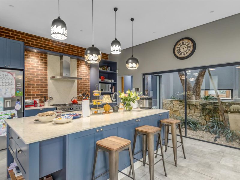 5bed 4bath beautiful home in a Boomed Enclave for Sale in Bryanston - Photo 9