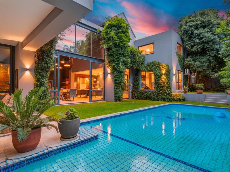 5bed 4bath beautiful home in a Boomed Enclave for Sale in Bryanston - Photo 2