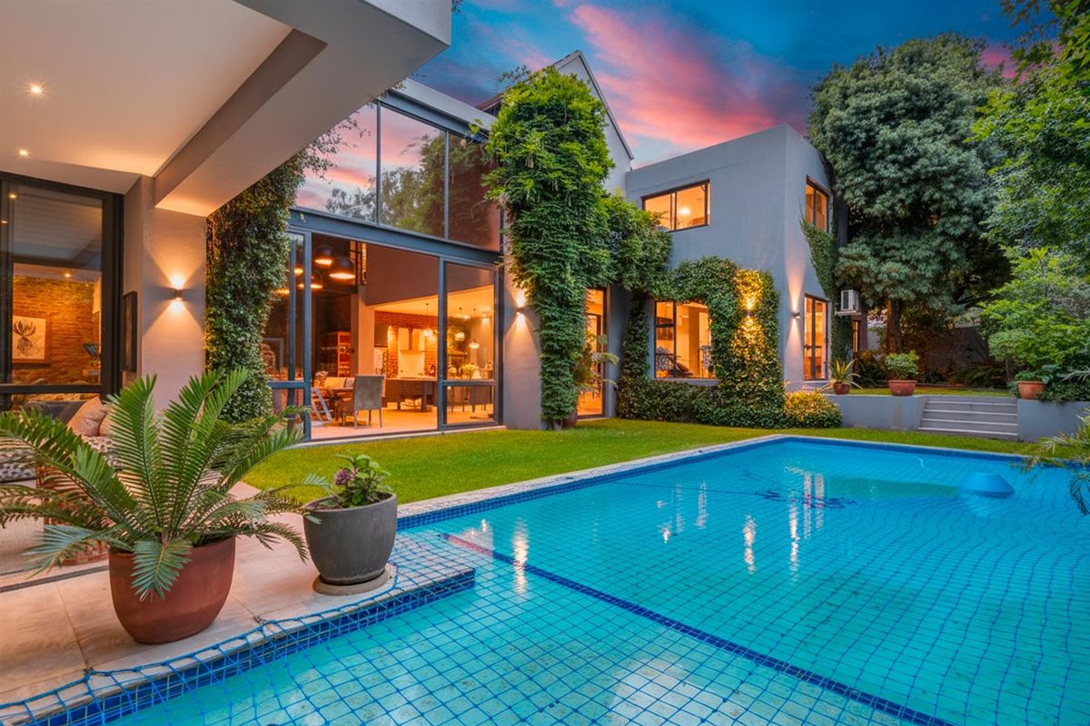 5bed 4bath beautiful home in a Boomed Enclave for Sale in Bryanston - Photo 2