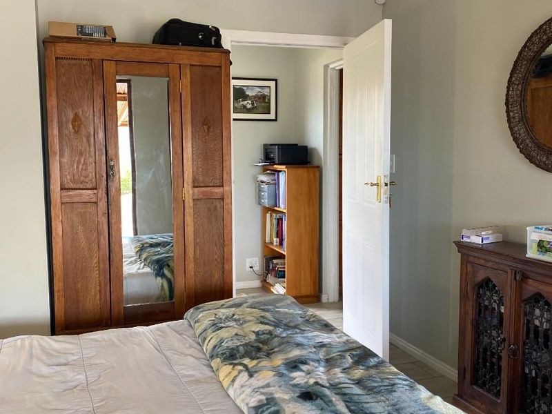 Charming 3-Bedroom Home with Mountain Views - Photo 9