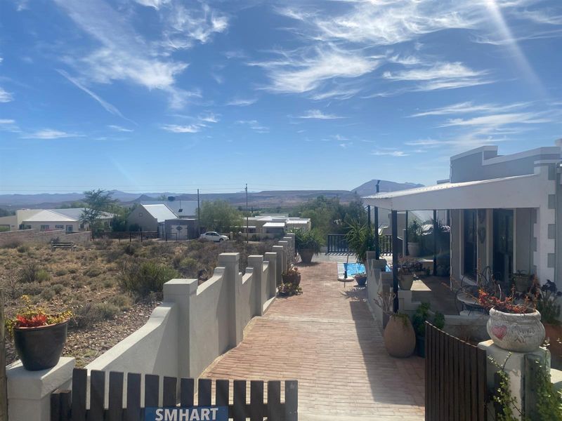 Charming 3-Bedroom Home with Mountain Views - Photo 6