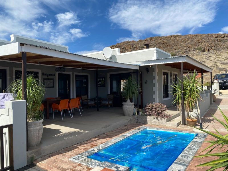 Charming 3-Bedroom Home with Mountain Views - Photo 2