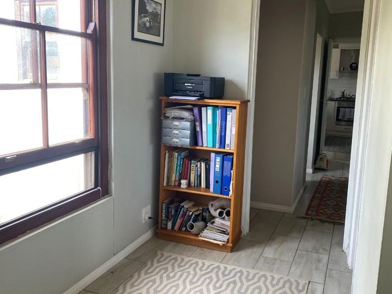 Charming 3-Bedroom Home with Mountain Views - Photo 10