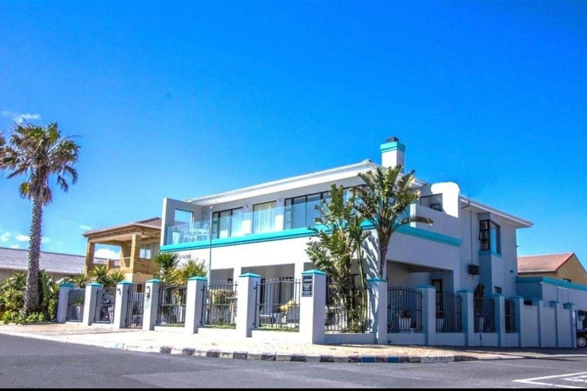 Guest House For Sale in Melkbosstrand - Photo 2