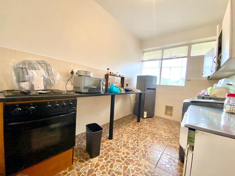 Large 1 Bed Apartment For Sale in Eltonhill! - Photo 8