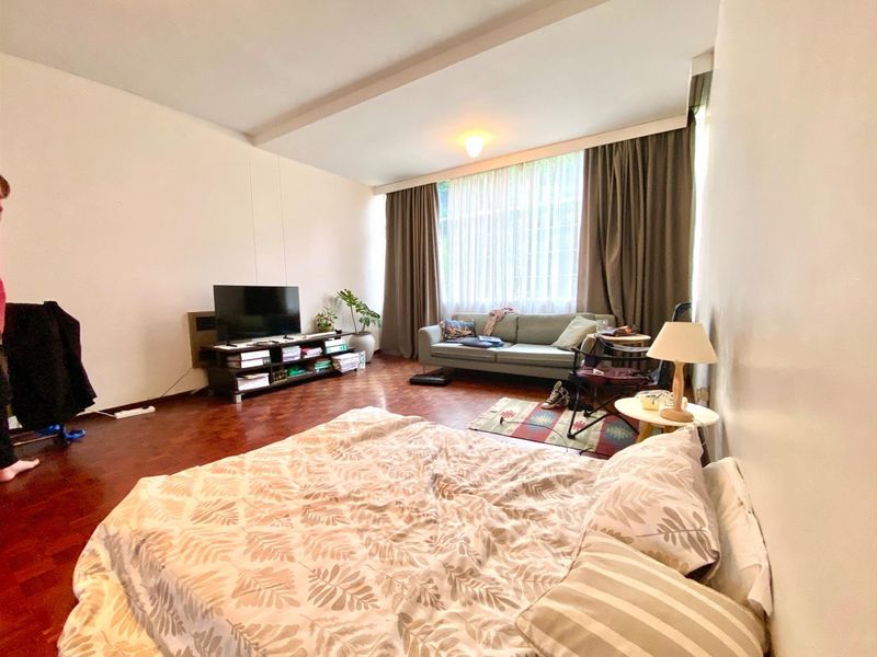 Large 1 Bed Apartment For Sale in Eltonhill! - Photo 5