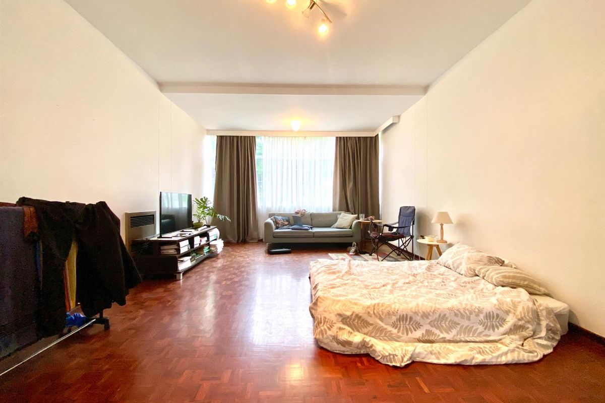 Large 1 Bed Apartment For Sale in Eltonhill! - Photo 4