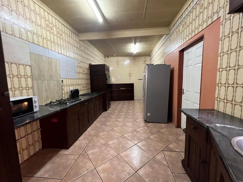 A 20 Bedroom house for sale in Bedworthpark, Vereeniging - Photo 4