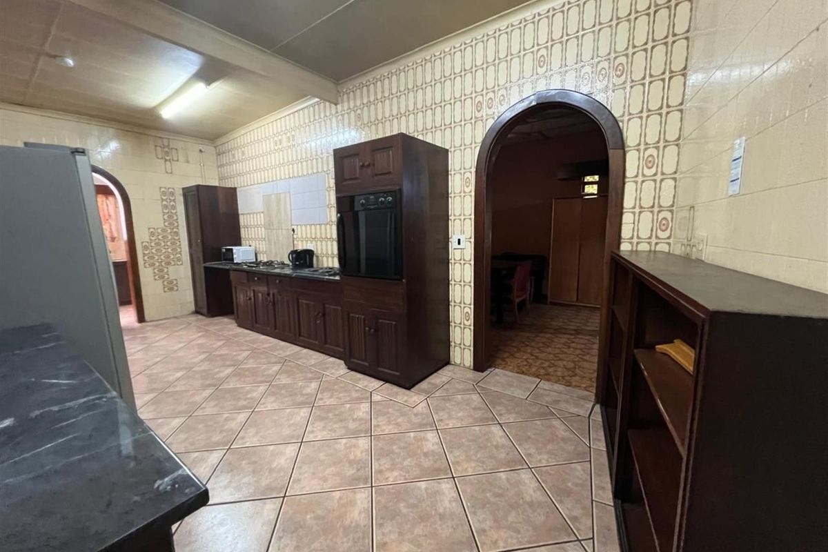 A 20 Bedroom house for sale in Bedworthpark, Vereeniging - Photo 3