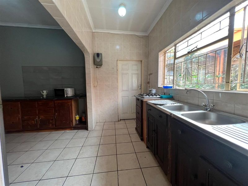 A 20 Bedroom house for sale in Bedworthpark, Vereeniging - Photo 2