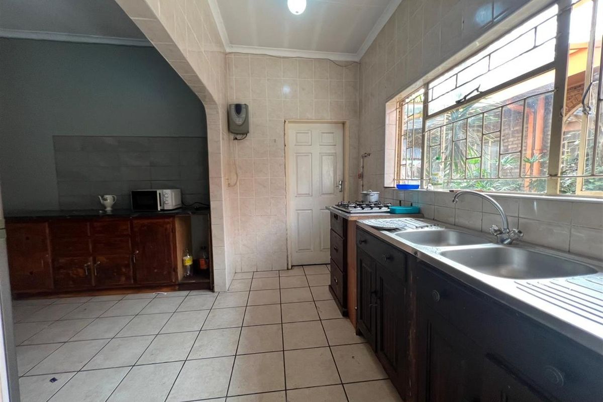 A 20 Bedroom house for sale in Bedworthpark, Vereeniging - Photo 2