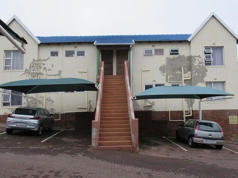 2 Bedroom 1 Bathroom cozy Apartment For Sale in Winchester Hills, Johannesburg - Photo 2