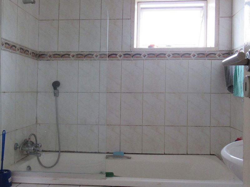 2 Bedroom 1 Bathroom cozy Apartment For Sale in Winchester Hills, Johannesburg - Photo 5