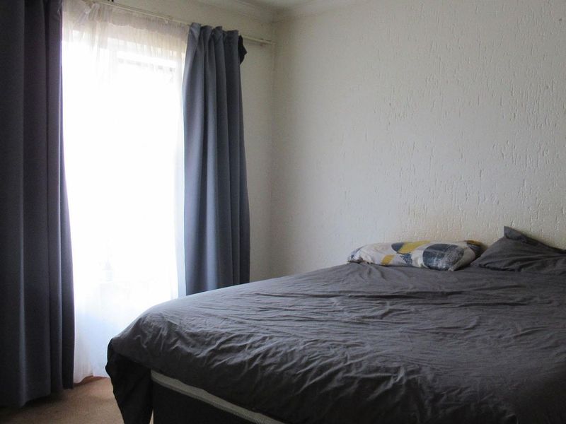 2 Bedroom 1 Bathroom cozy Apartment For Sale in Winchester Hills, Johannesburg - Photo 3