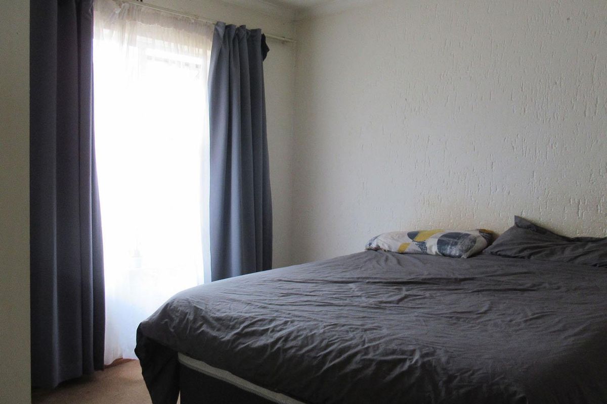 2 Bedroom 1 Bathroom cozy Apartment For Sale in Winchester Hills, Johannesburg - Photo 3