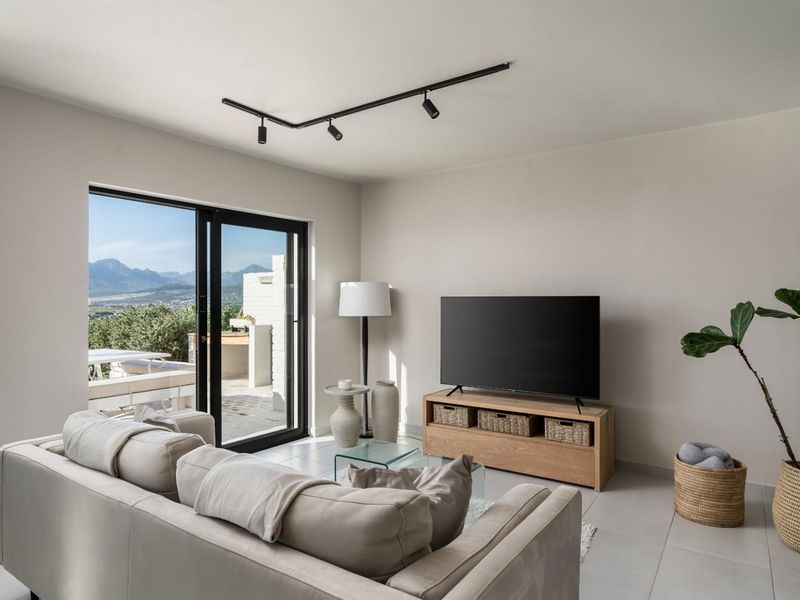 House For Sale in Mountainside, Gordons Bay - Photo 2