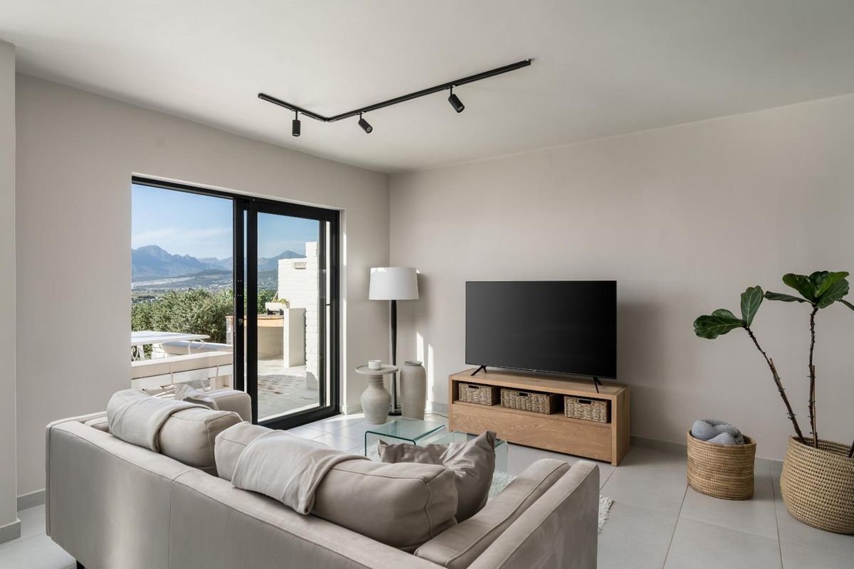 House For Sale in Mountainside, Gordons Bay - Photo 2