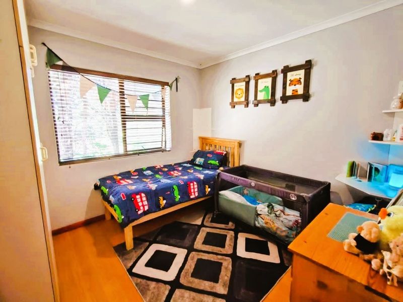 House with a Flat For Sale in Goedemoed, Durbanville - Photo 10