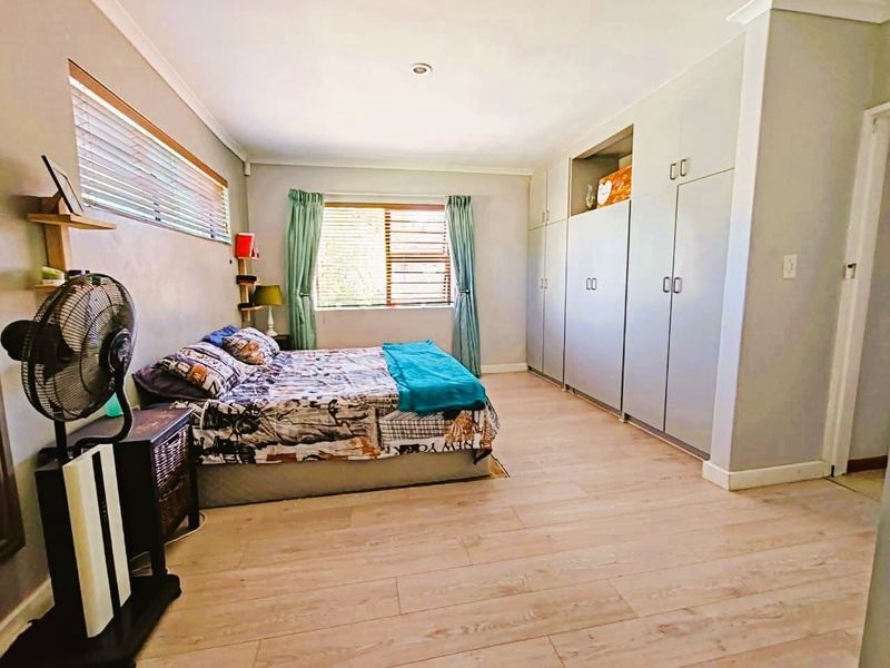 House with a Flat For Sale in Goedemoed, Durbanville - Photo 8