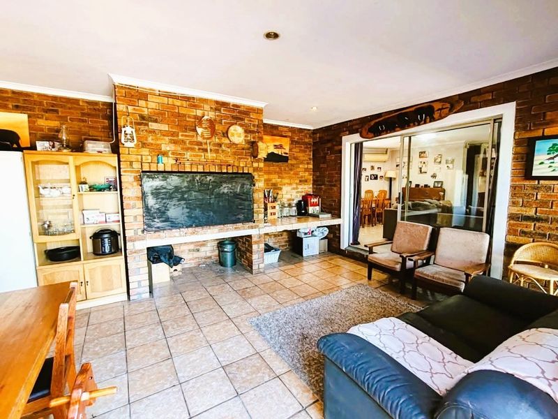 House with a Flat For Sale in Goedemoed, Durbanville - Photo 6