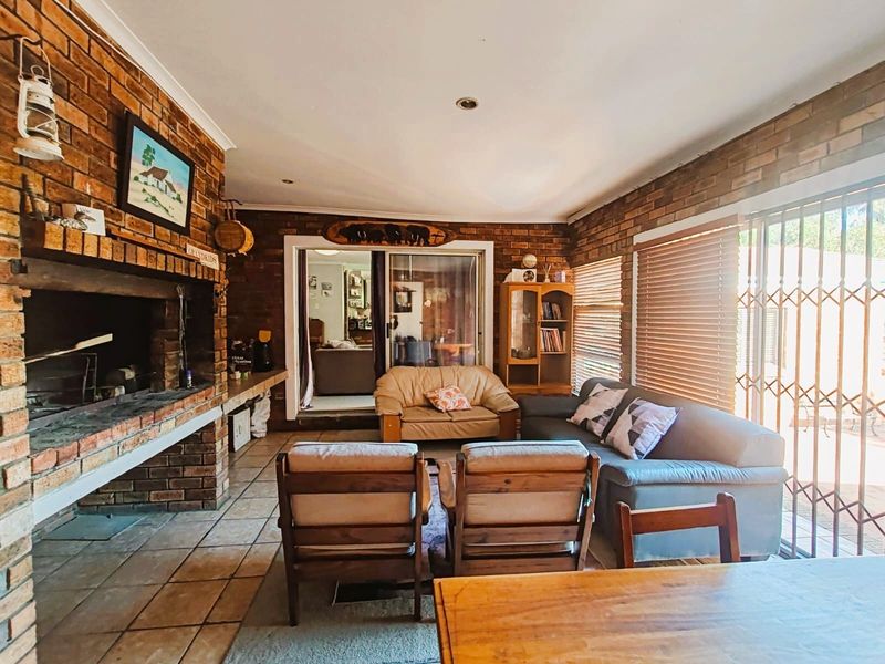 House with a Flat For Sale in Goedemoed, Durbanville - Photo 7