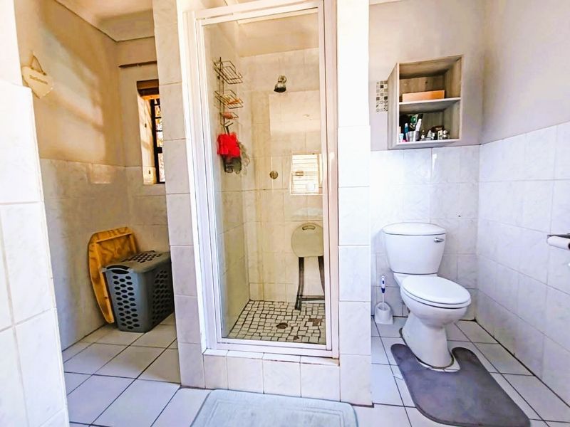 House with a Flat For Sale in Goedemoed, Durbanville - Photo 9